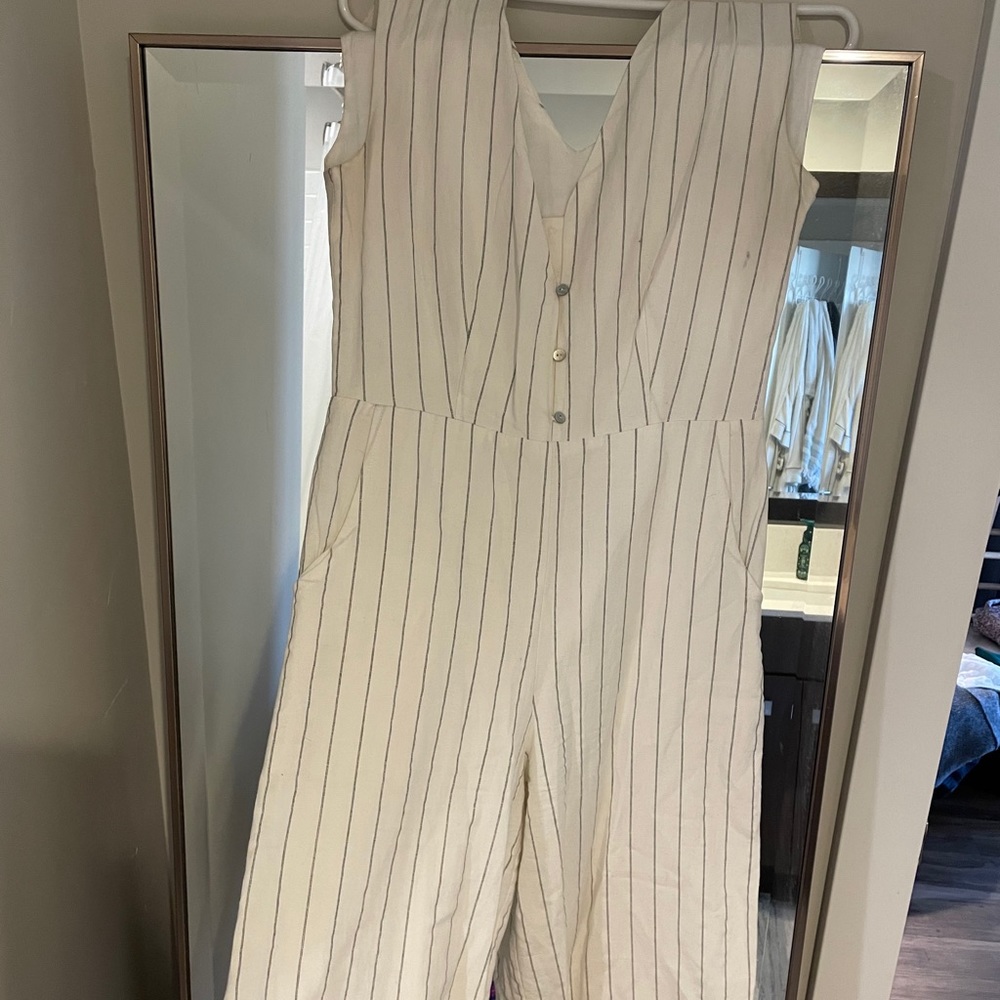 Black and white linen jumper